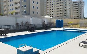 FLAT ACONCHEGANTE poucos min da praia